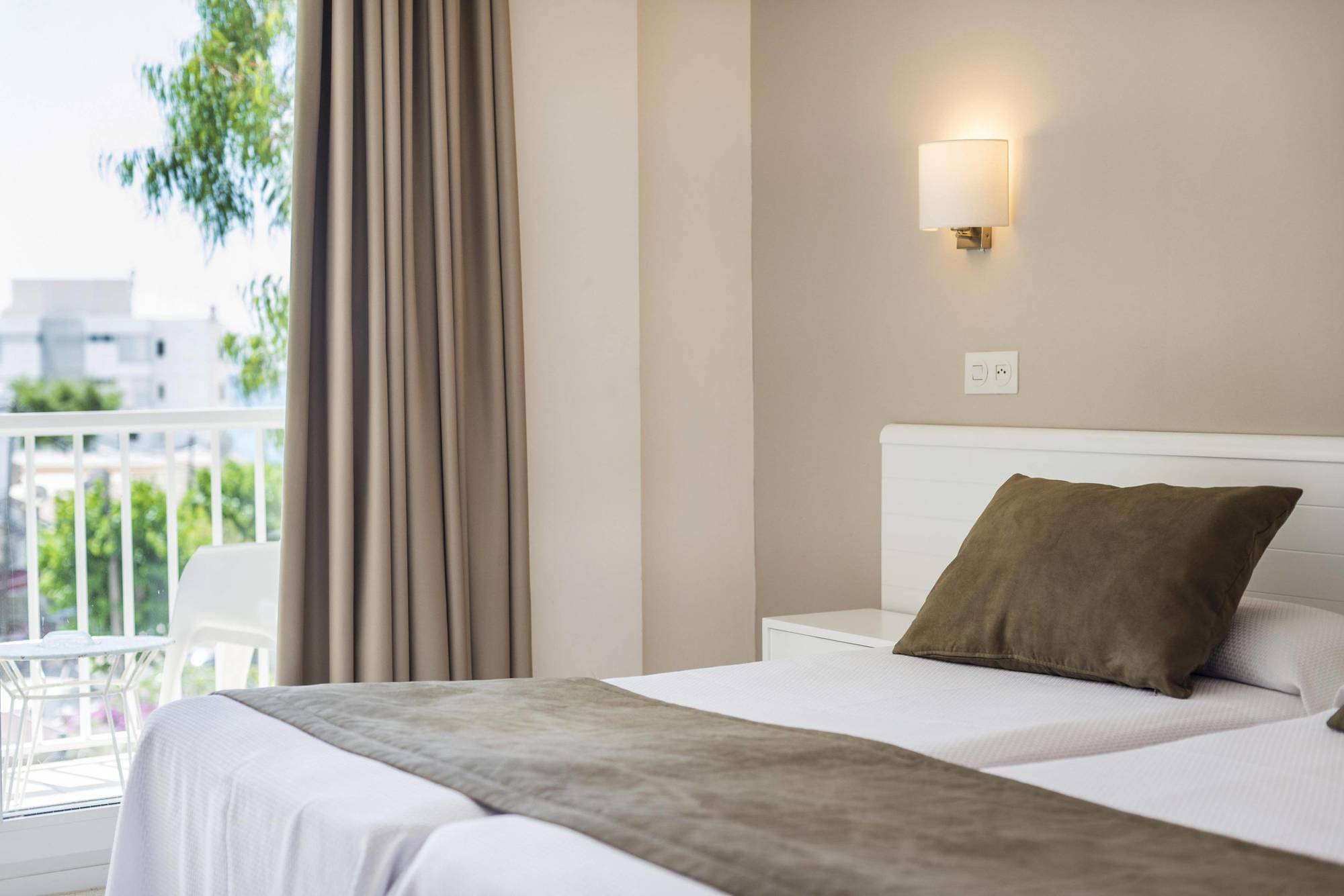 Hostal Residencia Sutimar Peguera Kültér fotó